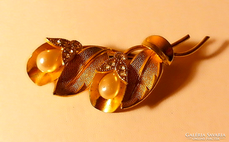 Old, fire-gilded, white pearl flower brooch 116.