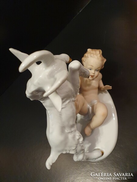 Flawless wallendorf porcelain (statue, figure). Puttó, with a stone goat.