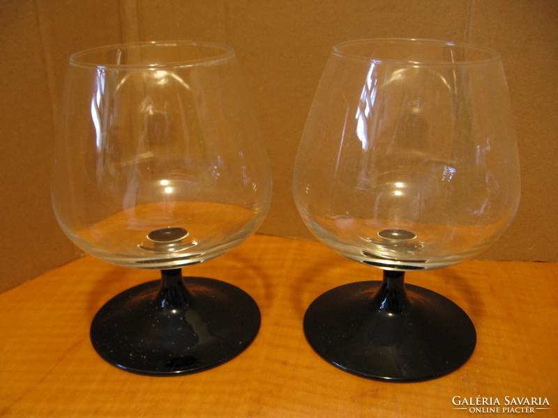 Pair of retro luminarc france beer goblets with black bases