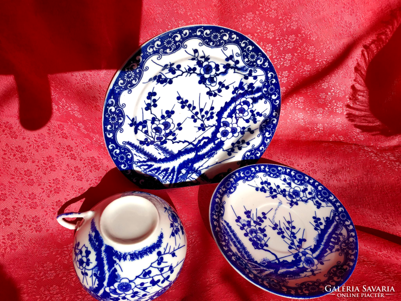 Porcelain breakfast dish with oriental pattern, 3 pieces