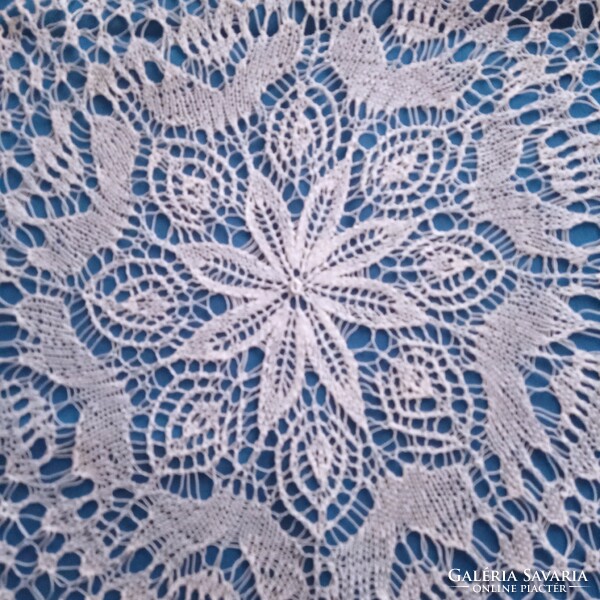 Crocheted lace tablecloth, 50 cm in diameter