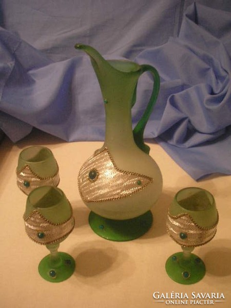 U14 Ázsiai dísz nagyméretű applikált  karaffa + 2 dísz poharakkal szakított üvegből+ 1 ajándék pohár
