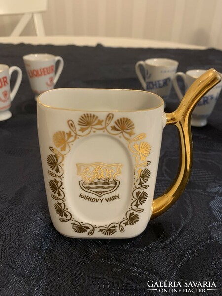Karlovy Vary porcelán likőrös poharak ajándék kúrapohárral