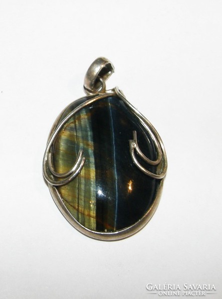 Tiger eye stone pendant in 925 silver socket.