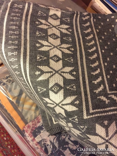 Women's poncho with Norwegian pattern, turtleneck