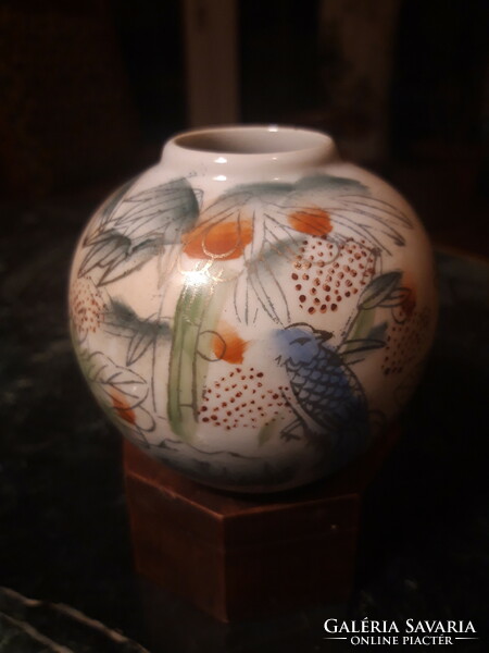Régi, kézi festésű japán kis váza - virág / madár motívumos