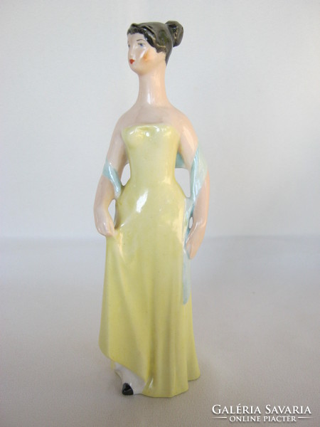 Drasche quarries porcelain woman girl in yellow dress