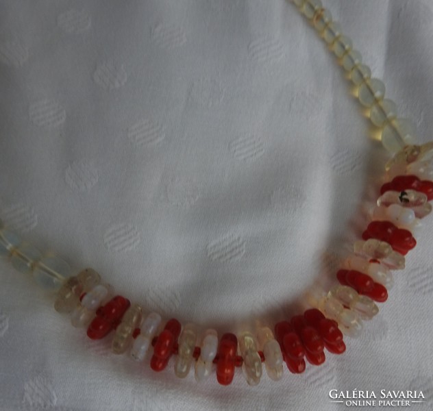 Red - white glass jewelry - string of glass beads - with cylindrical clasp
