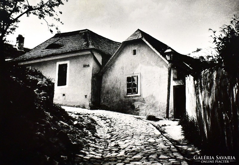 André kertész (1894-1985) - Károly Sélényi (1943): Kőműves utca Rácváros, Budapest 1916