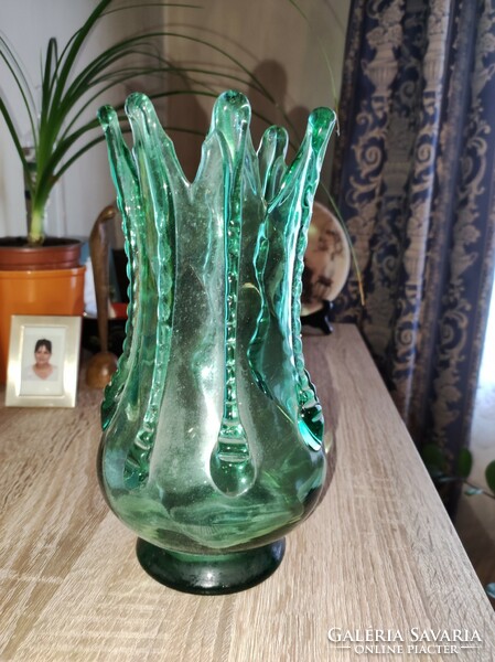 Türkiz színű,üveg,8 "szarvú" váza (24 cm)