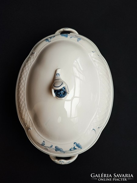 Flawless villeroy & boch val bleu oval bowl with lid.