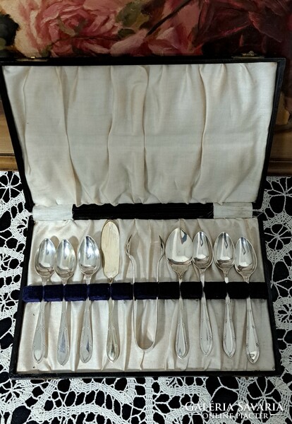 Set of 11 English, silver-plated vintige teaspoons