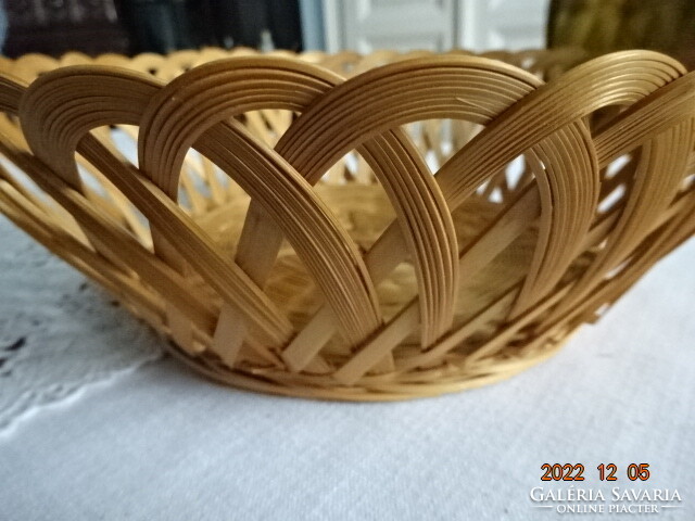 Wicker basket, barely used, diameter 27 cm. He has!