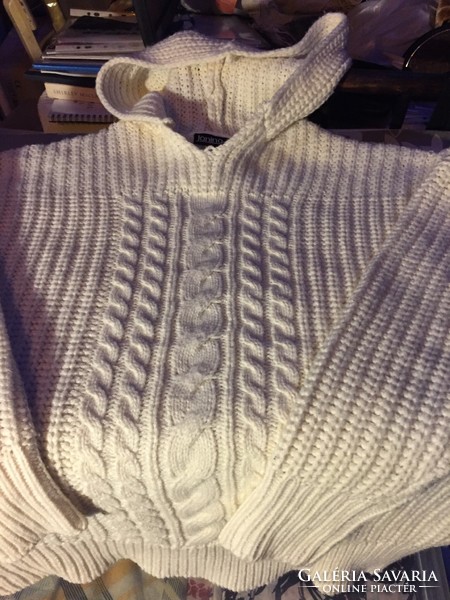Kapucnis, csavart mintájú vastag női pulóver 44-es