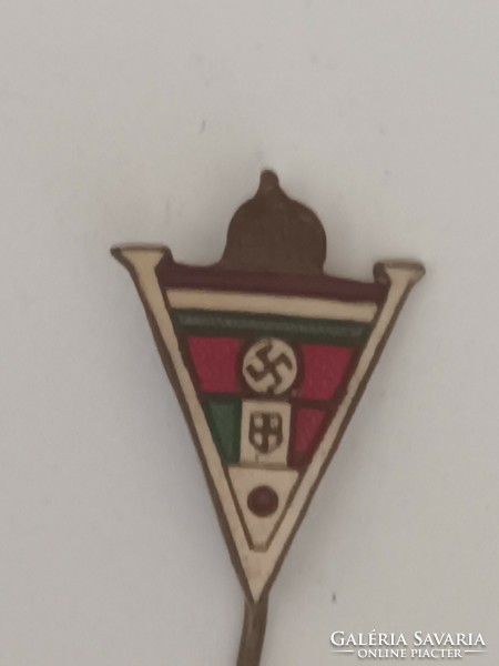 Hungarian crown-swastika badge