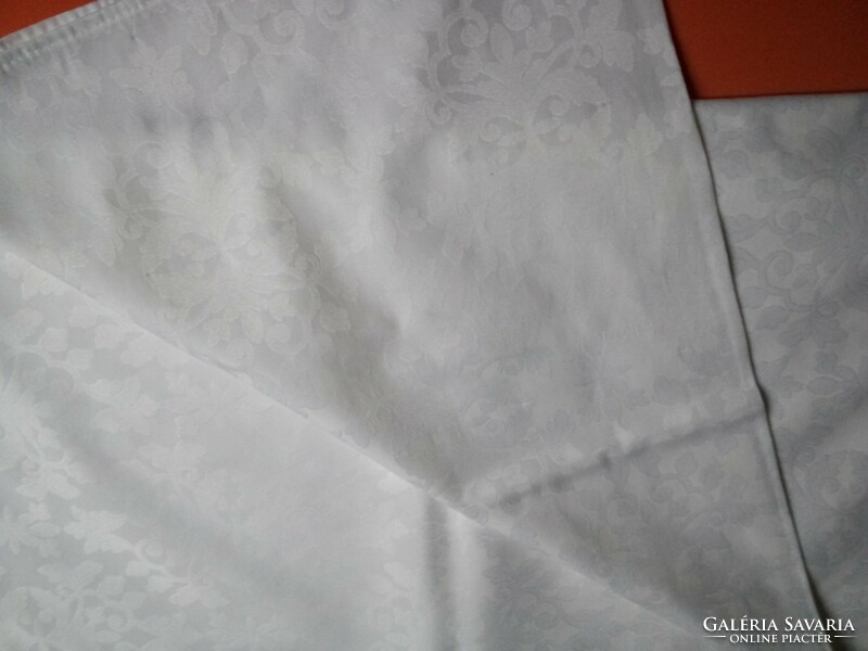 170 X 135 cm mixed fiber white tablecloth x