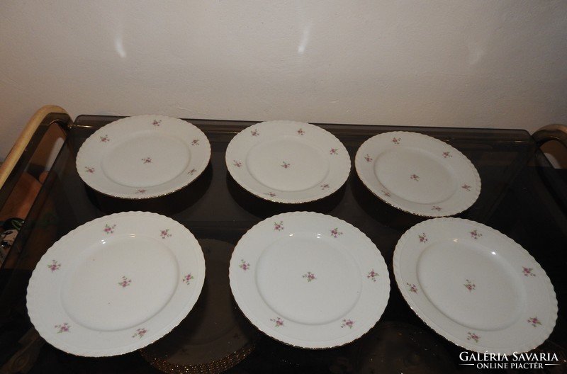 Thun small tableware with flower pattern