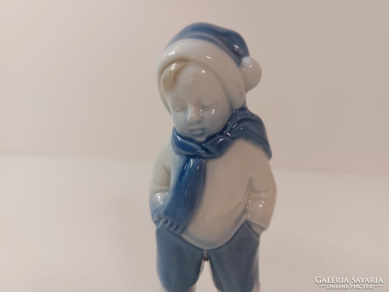 Retro német porcelán fiú régi kék fehér figura GDR mid century