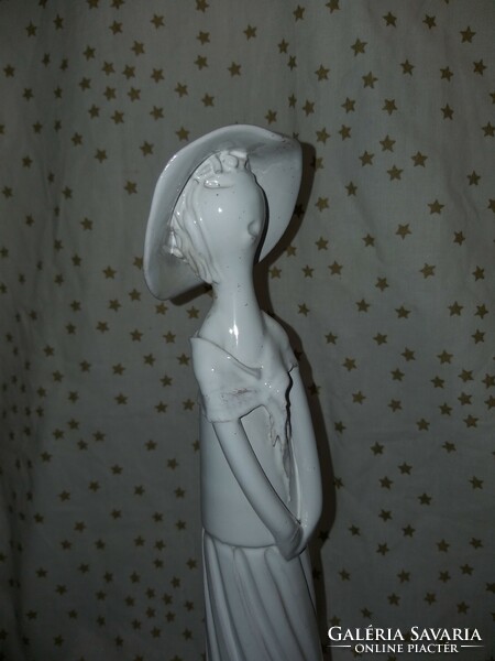 Kerámia szobor elegáns nő kalapban 32 cm