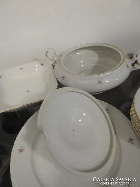 Thun small tableware with flower pattern
