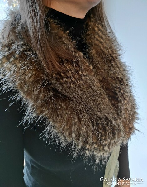 Flared fur collar