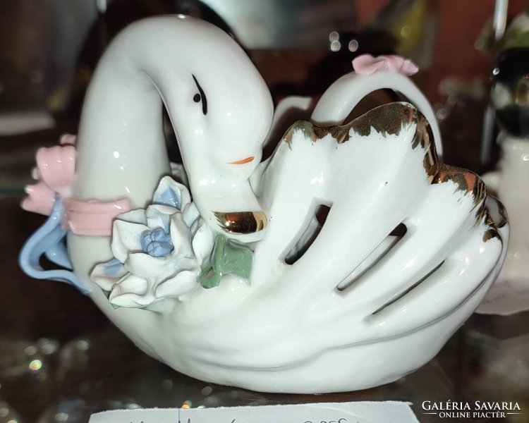 Swan porcelain set | with a small basket | chocolate bar