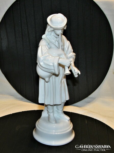 Bagpipe white Herend porcelain 29 cm