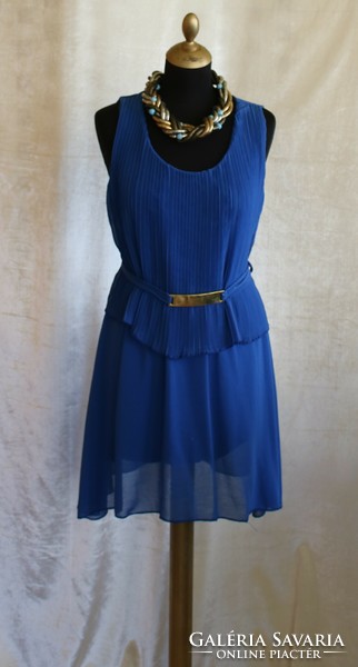 Beautiful casual dress with simple elegance, size 36/38