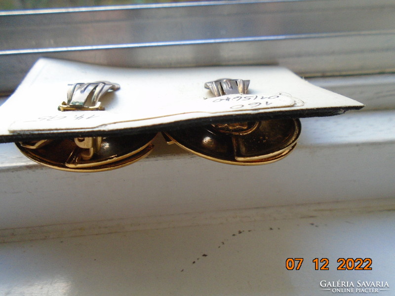 Spectacular, interesting, dynamic spatial shape, strass, pearl gold-plated marked clip