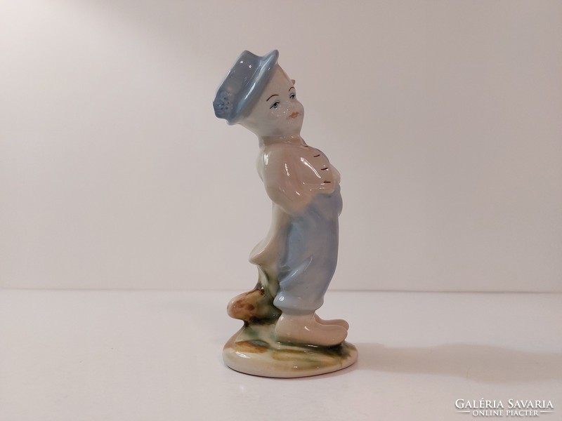 Régi Alba Júlia porcelán figura kalapos fiú kisfiú