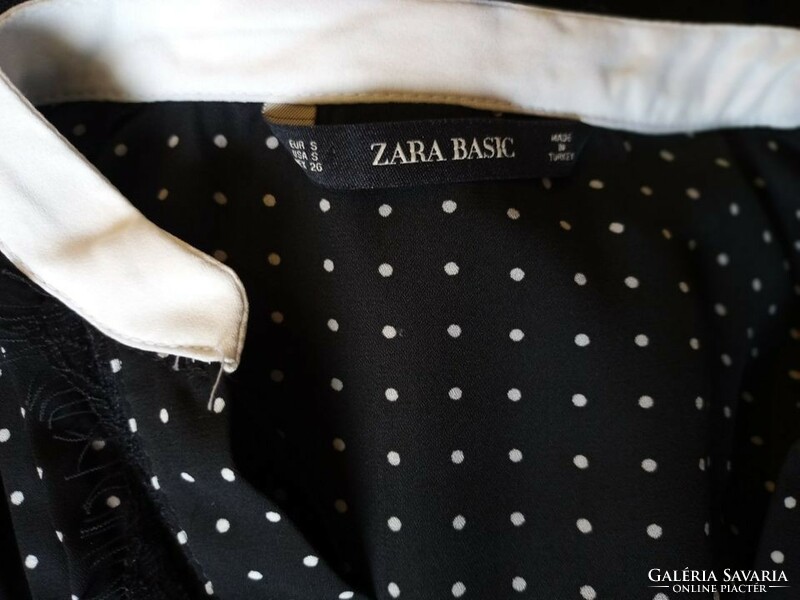 Régi korokat idéző S-es Zara fekete/fehér pöttyös elegáns ruha