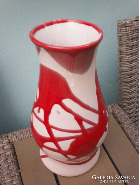 Vérvörös folyatott mázas jelzett kerámia váza