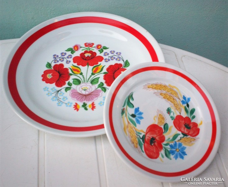 Piros pipacs mintás kézifestett  porcelán fali tányér, búzavirág és kalász