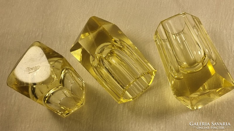 3 db citromsárga csiszolt 6 szögletű Moser üveg snapszos poharak 1930 körüli.Alján látható felitatt