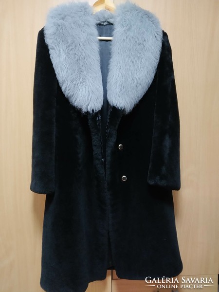 Elegant, gray collared coat