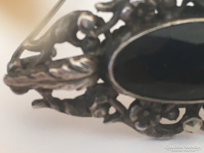 Antique brooch-with onyx stone-craft work-without mark-