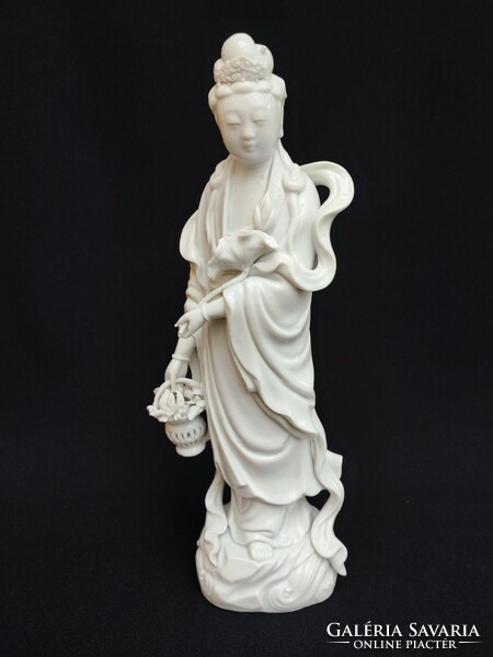Guanyin Bodhisattva porcelán szobor.