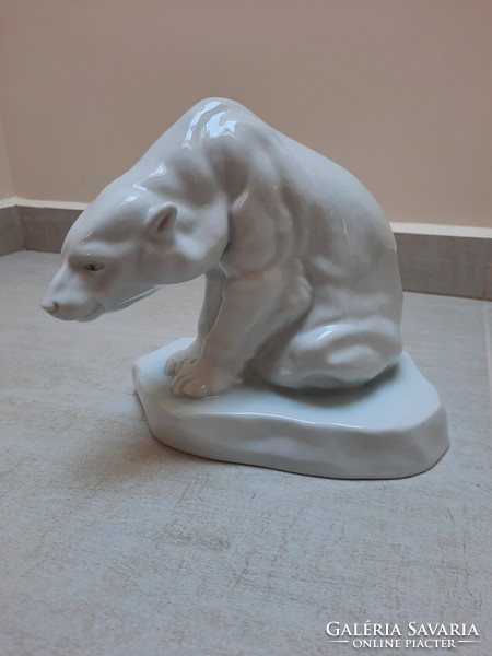 Herendi színes ülő jegesmedve a jégtáblán figura. Jubileumi