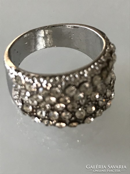 Stainless steel cocktail ring with brilliant crystals, 18 mm inner diameter