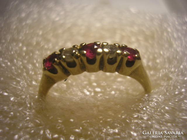 And e5 masterpiece gold ring with 3 rubies + 2 zirconia stones + more gold items