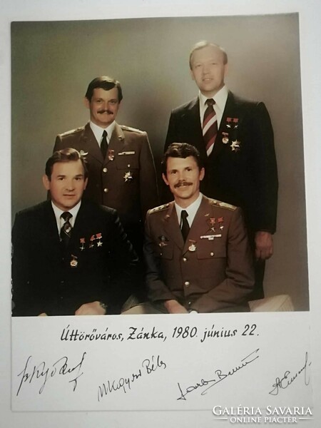 Commemorative photo of the first Hungarian astronauts, signed Zánka 1980
