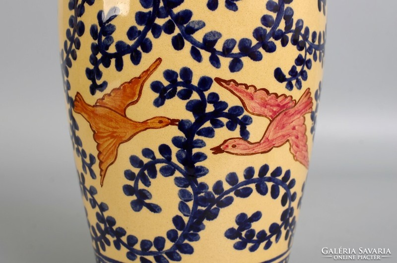 Kispest granite bird vase