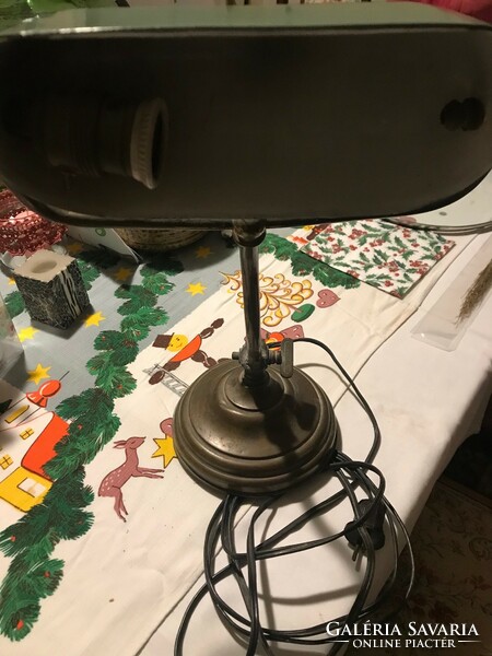 Banklámpa,réz testű asztali lámpa,zöld fémburával,XX. szd. első fele.Működőképes állapotban.