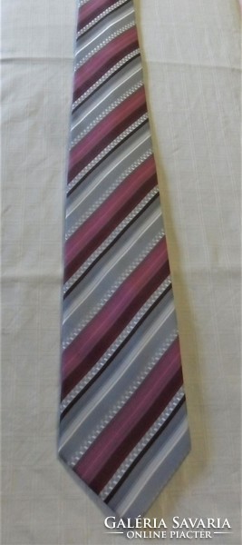 Del monte polyester tie for style lovers.