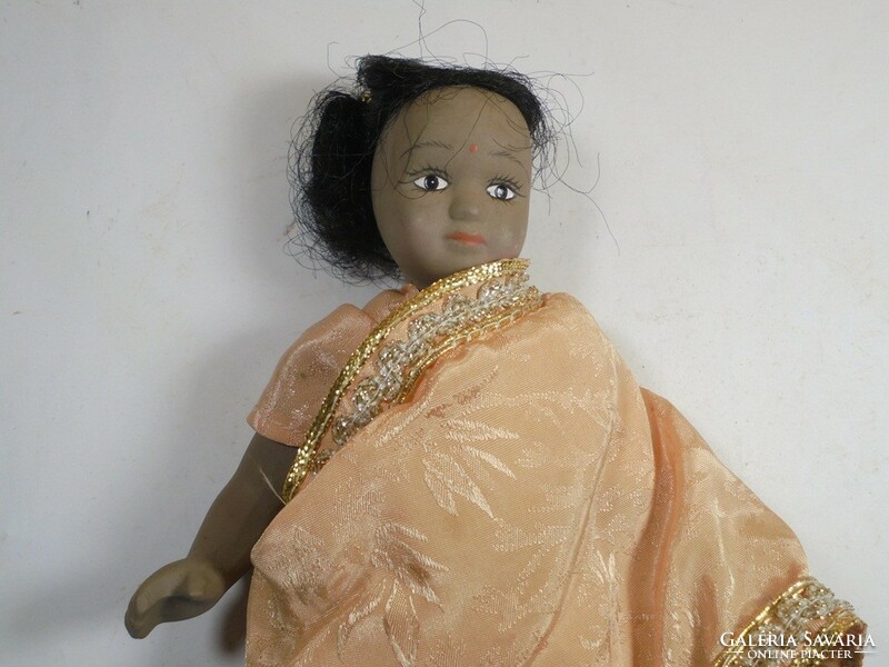 Retro Vintage régi játék egzotikus porcelán baba - Indiai (szári) viseletben - magasság: 22 cm