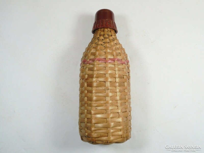 Retro régi vesszővel bevont befont fonott demizson kis üveg palack bakelit kupakkal - kb. 1960