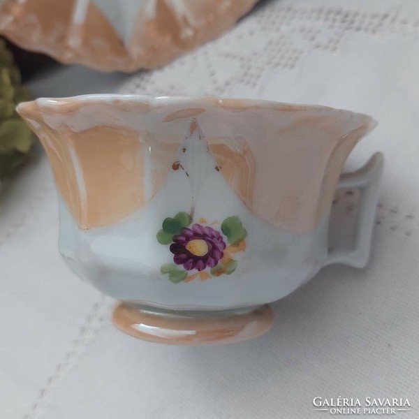Bieder cup with small flower decoration