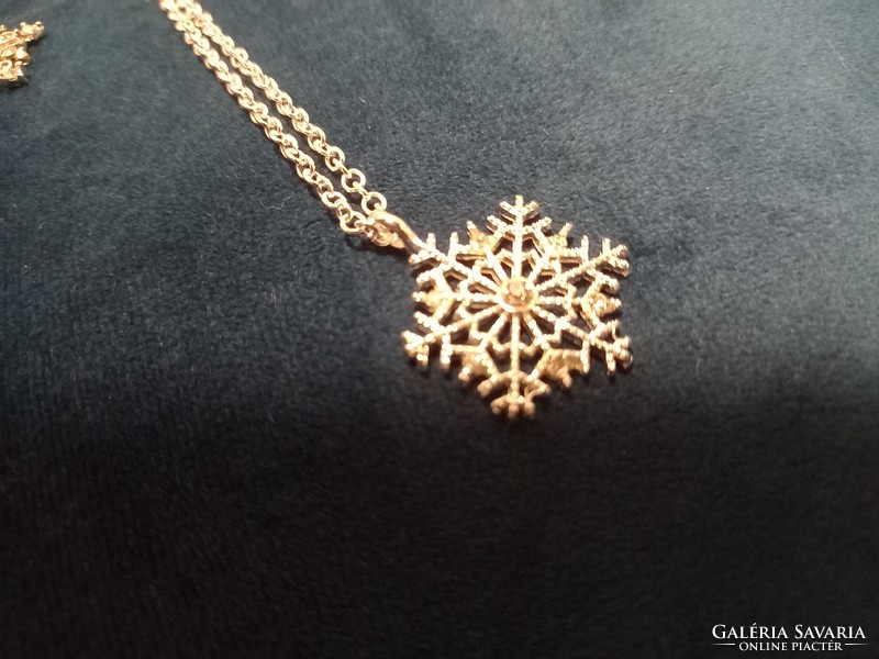 Snowflake silver pendant