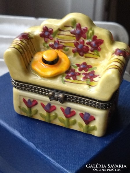 Gyönyörű vintage porcelán ékszertartó kanapé virág mintás