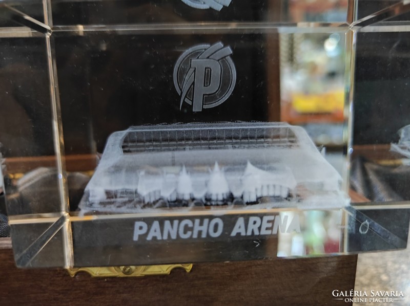 Pancho arena, 3d laser-engraved crystal cube..50X50x80 cm.. In a wooden box